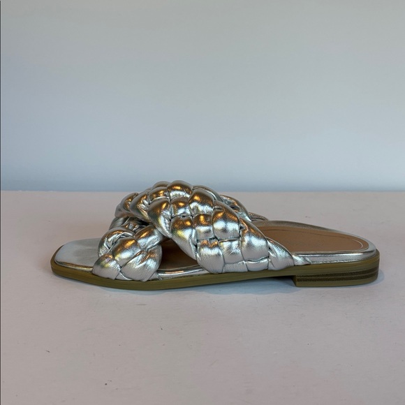 NWOT Vionic Kalina in Silver. Size 8 - Picture 6 of 6